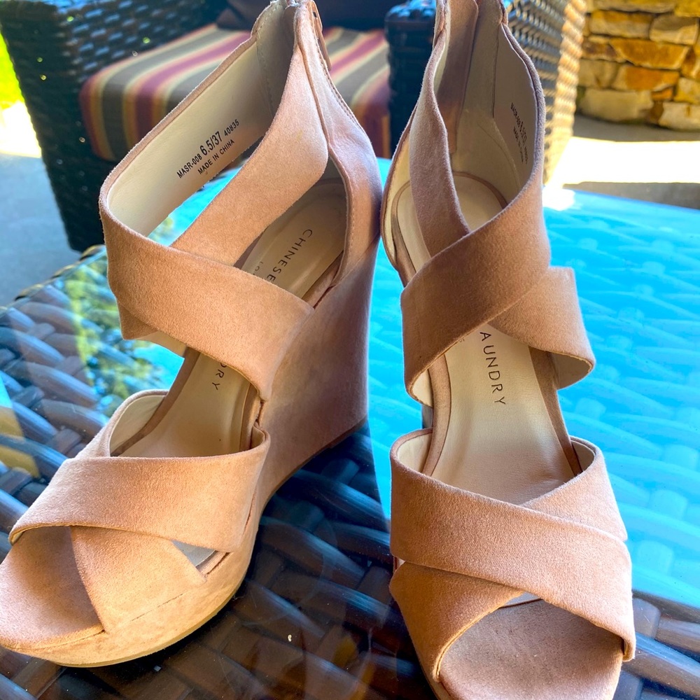 Blush wedges